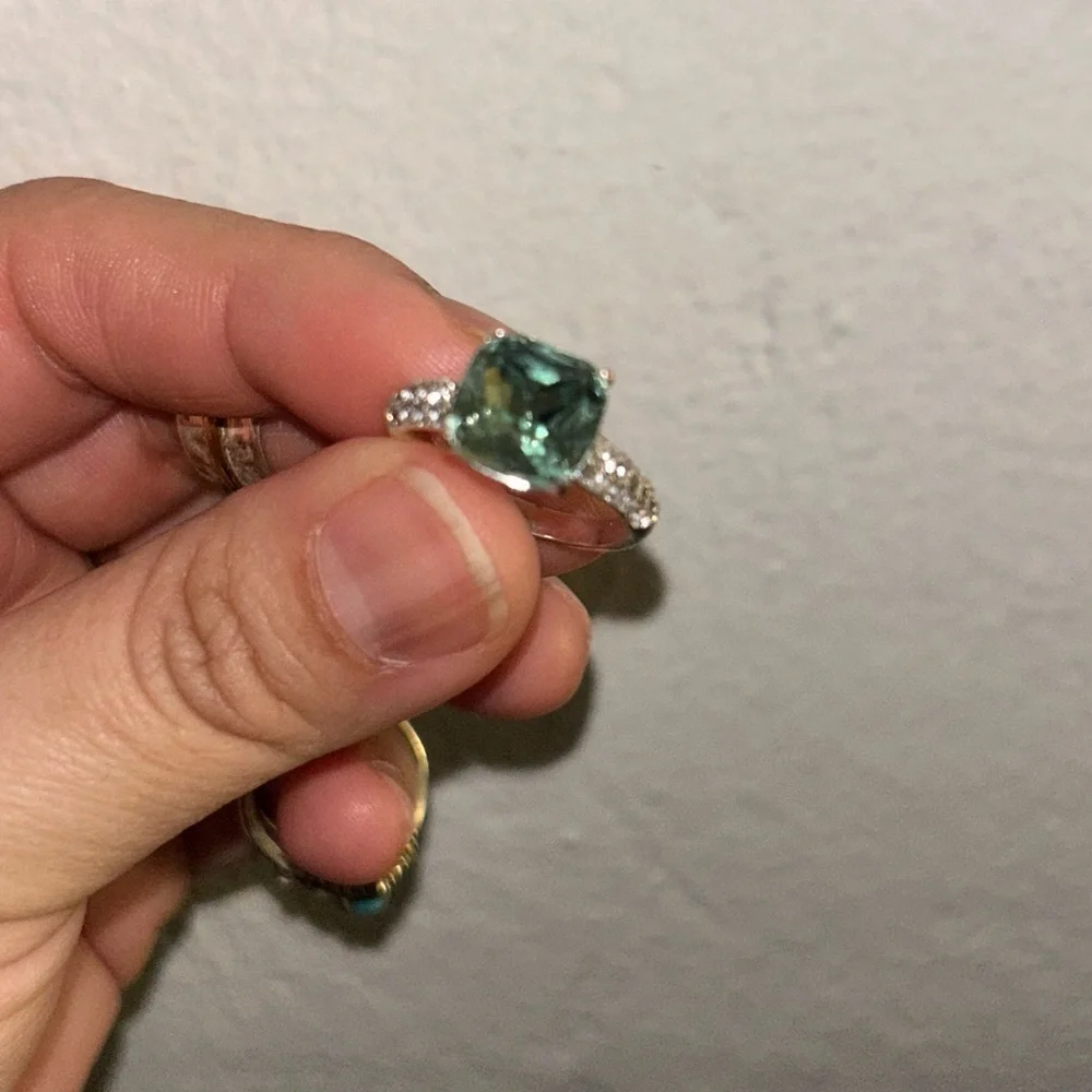 Elegant Silver and Green Gemstone Ring Sz 7.5